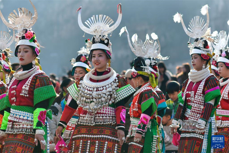 Menschen der Miao-Minorität feiern das Gannangxiang-Fest in Guizhou