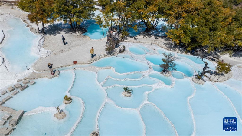 „Weiße Wasserterrasse“ in Shangri-La: Ein Naturwunder in Yunnan