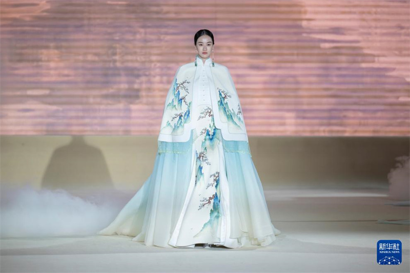 Heaven Gaia Show zum Auftakt der Beijinger Modewoche Herbst/Winter 2024