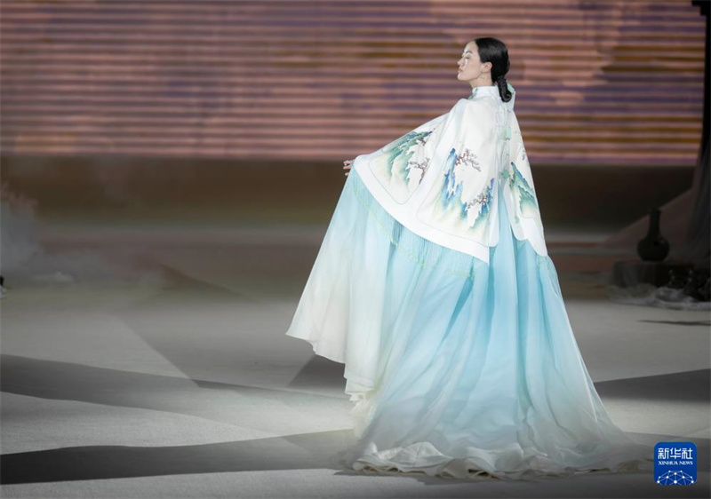 Heaven Gaia Show zum Auftakt der Beijinger Modewoche Herbst/Winter 2024