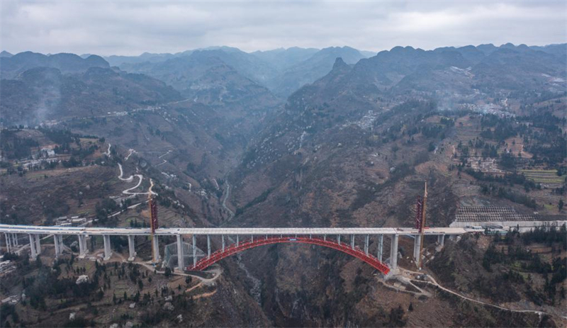 Baishuihe-Brücke wird auf der Nayong-Qinglong-Autobahn in Südwestchina errichtet