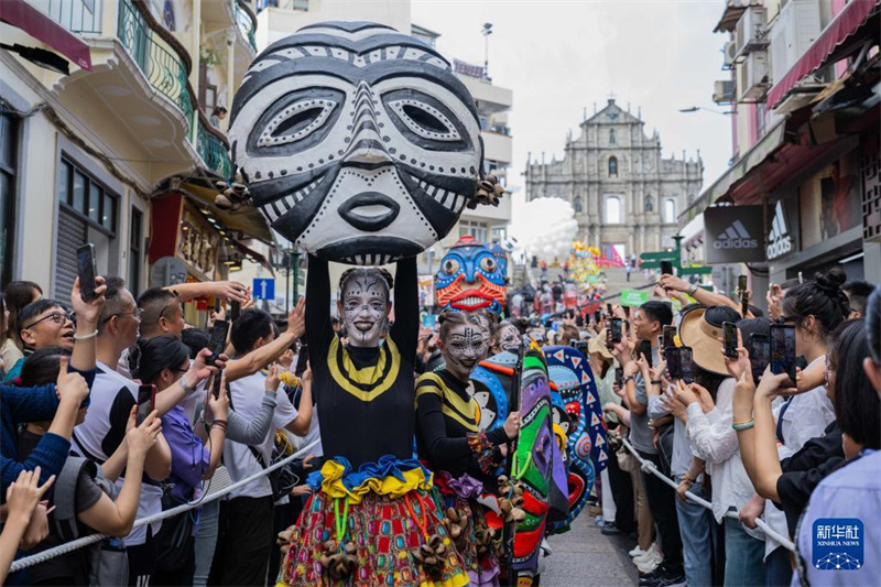 Parade in Macao zur Feier des 25. Jahrestags der Rückkehr nach China