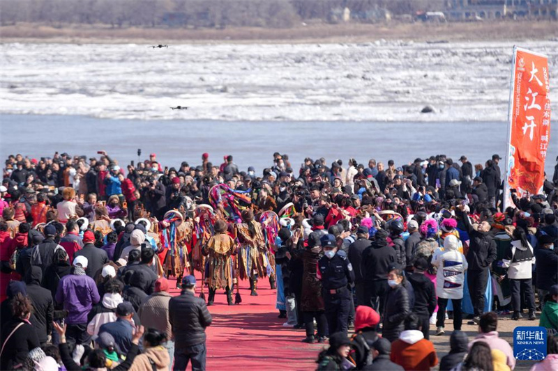 Fest zum „Wecken“ des Songhuajiang-Flusses in Nordostchina