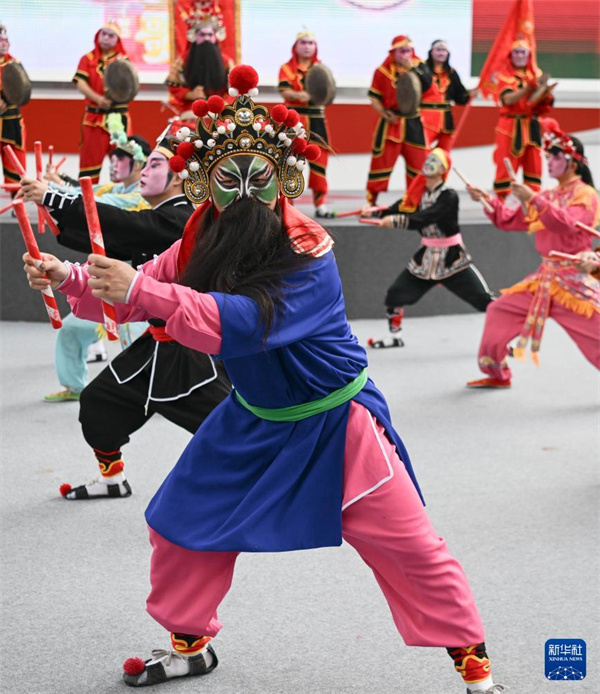 Der Yingge-Tanz tritt auf der Kanton-Messe auf