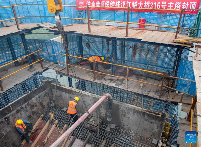 Bau der großen Zhongxiang-Hanjiang-Brücke in Hubei schreitet erfolgreich voran