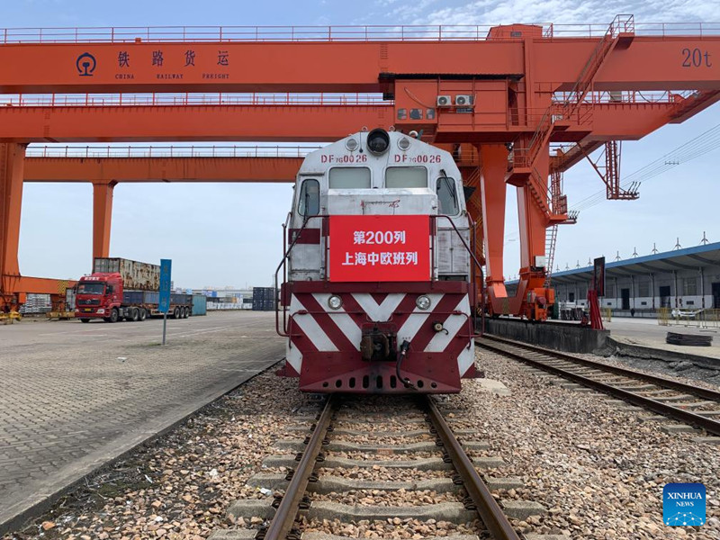 Shanghai fertigt 200 Güterzüge zwischen China und Europa ab