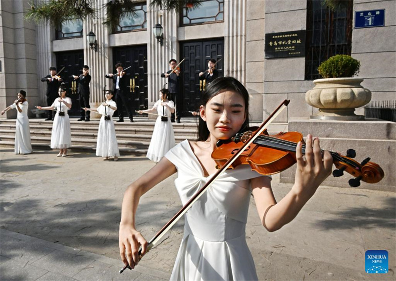 Qingdao: Studenten veranstalten Aufführungen für das Gemeinwohl