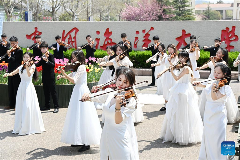 Qingdao: Studenten veranstalten Aufführungen für das Gemeinwohl