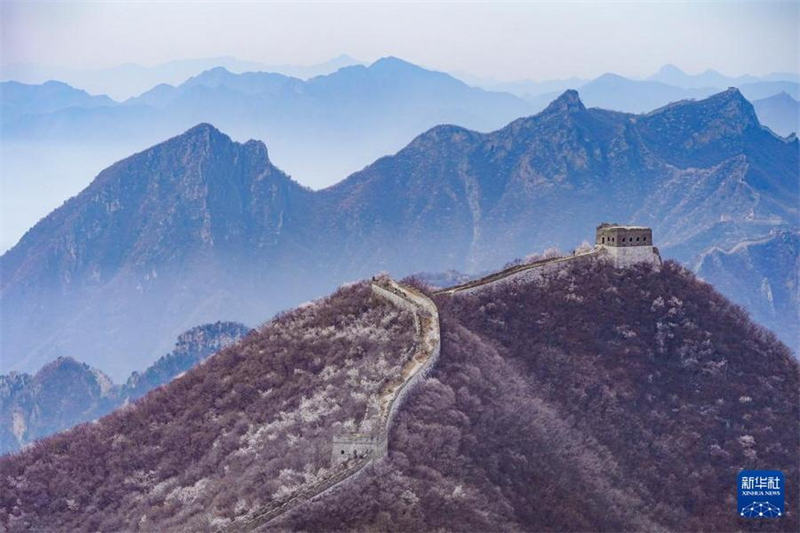 Beijing: Wunderschöne Frühlingslandschaft an der Chinesischen Mauer
