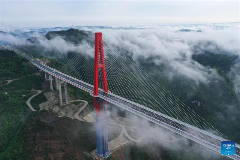 Brücke über Longli-Fluss in Guizhou für Verkehr freigegeben