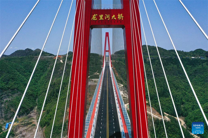 Brücke über Longli-Fluss in Guizhou für Verkehr freigegeben