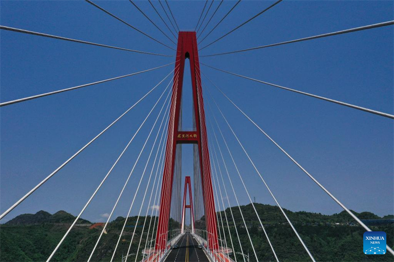 Brücke über Longli-Fluss in Guizhou für Verkehr freigegeben
