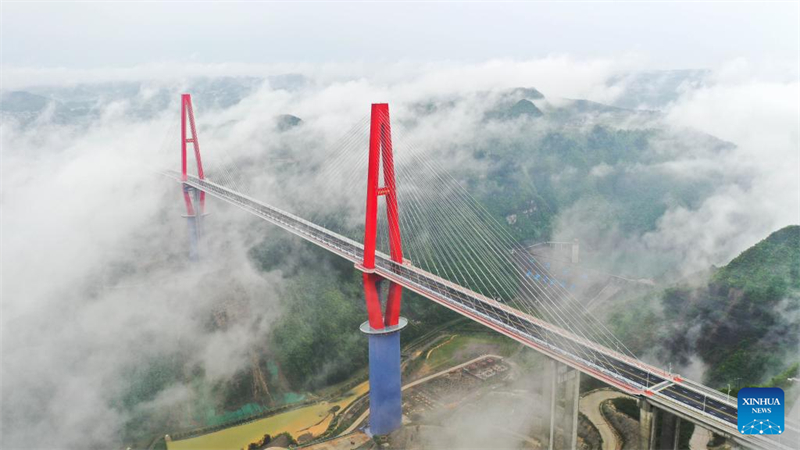 Brücke über Longli-Fluss in Guizhou für Verkehr freigegeben