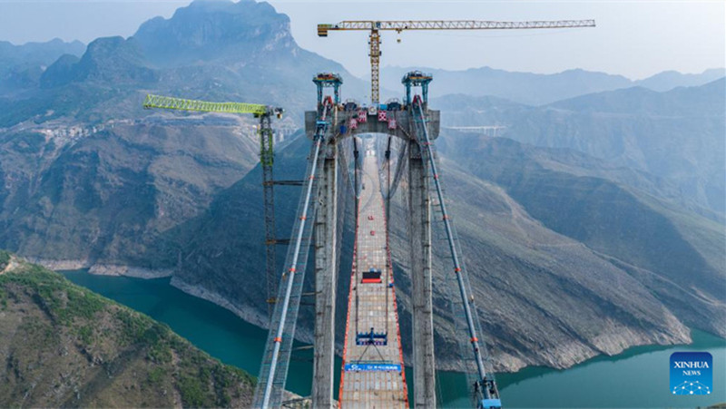 Brücke über den Zangke-Fluss in Guizhou ist fertiggestellt