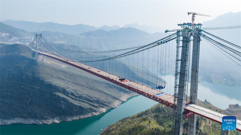 Brücke über den Zangke-Fluss in Guizhou ist fertiggestellt