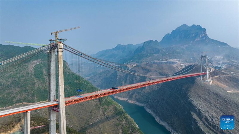 Brücke über den Zangke-Fluss in Guizhou ist fertiggestellt