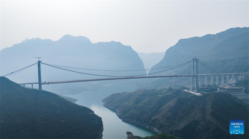 Brücke über den Zangke-Fluss in Guizhou ist fertiggestellt