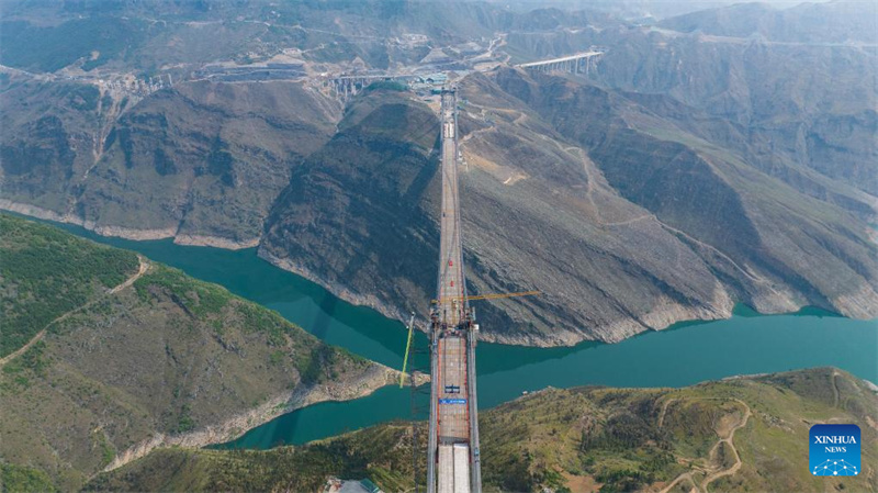 Brücke über den Zangke-Fluss in Guizhou ist fertiggestellt