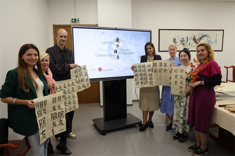 Kurse im Chinesischen Kulturzentrum in Belgrad in Serbien sind bei Einheimischen beliebt