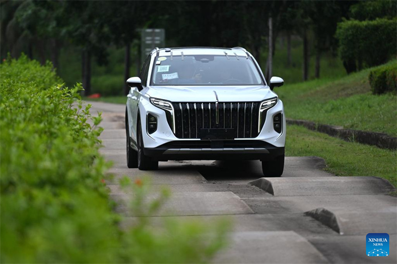 Blick auf die Auto-Teststrecke in Qionghai