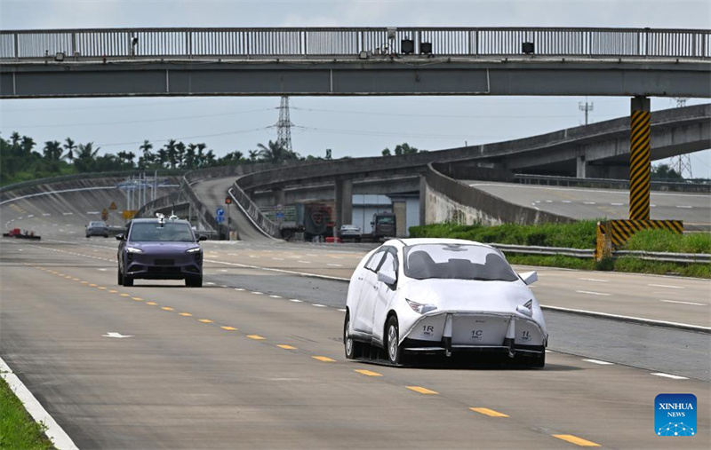 Blick auf die Auto-Teststrecke in Qionghai