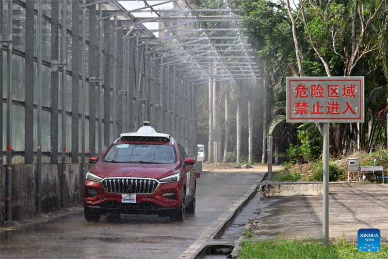 Blick auf die Auto-Teststrecke in Qionghai