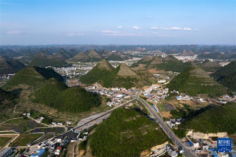 Pyramidenförmige Berge in Südwestchina