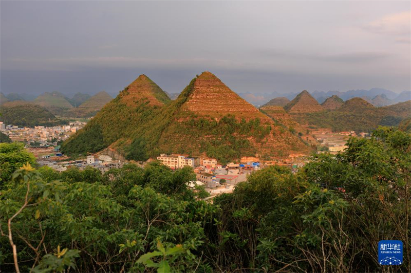 Pyramidenförmige Berge in Südwestchina
