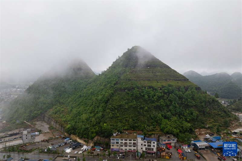 Pyramidenförmige Berge in Südwestchina