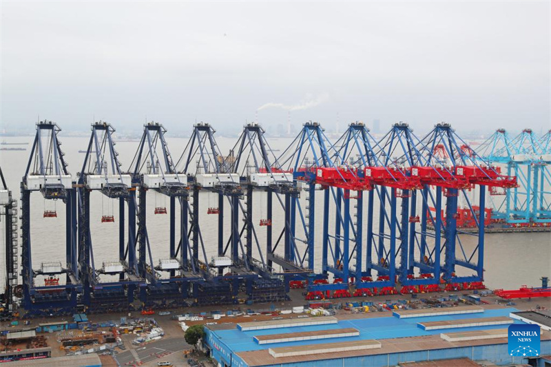 Containerkräne am Produktionsstandort Changxing von Shanghai Zhenhua Heavy Industries
