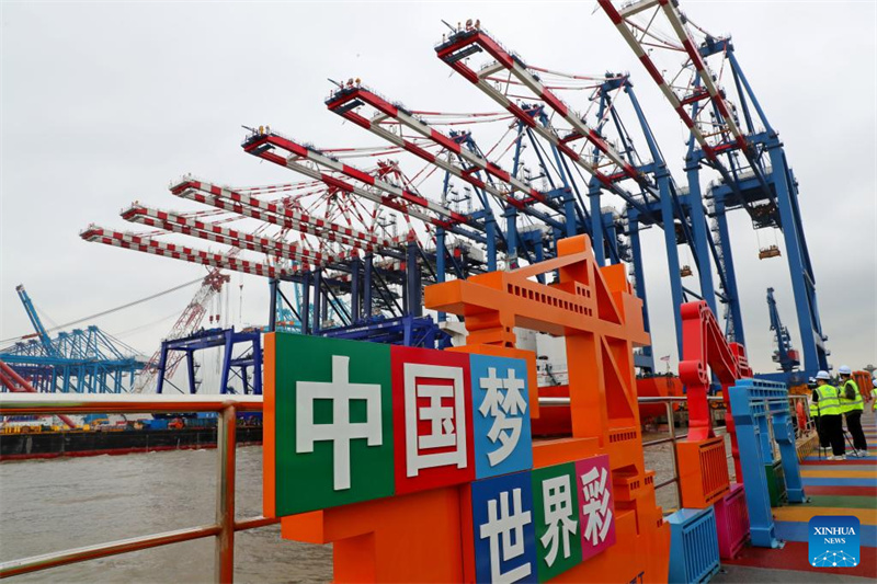 Containerkräne am Produktionsstandort Changxing von Shanghai Zhenhua Heavy Industries