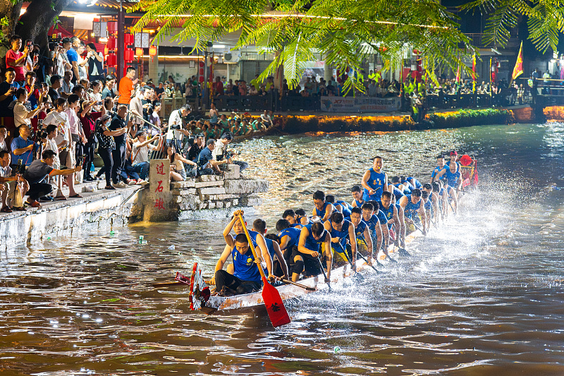 Teams in Foshan trainieren für anstehendes Drachenbootfestival