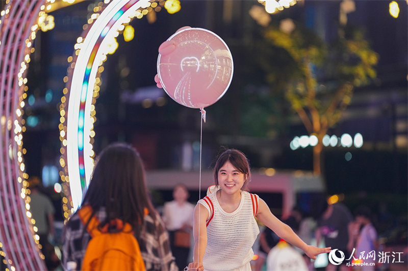 Die „Nachtökonomie“ von Hangzhou wird auf einen Kilometer langer Straße sichtbar