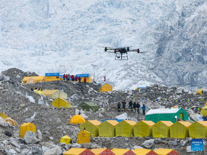 DJI macht weltweit ersten Drohnentest auf Mount Qomolangma