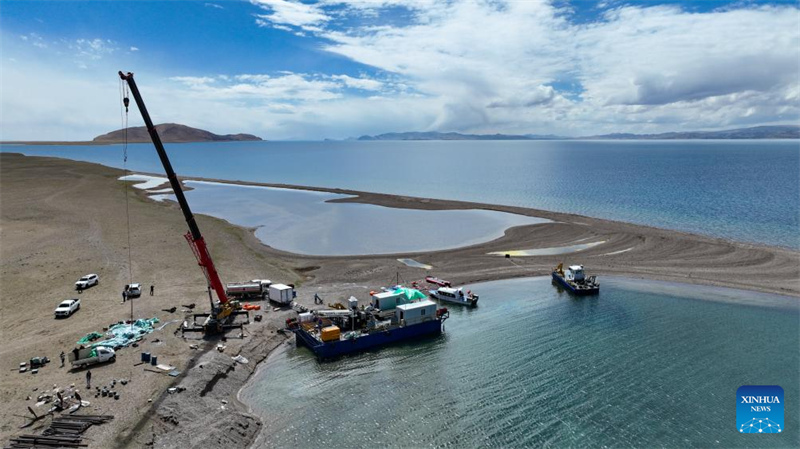 Wissenschaftler erforschen den Klimawandel am höchsten Salzwassersee der Welt