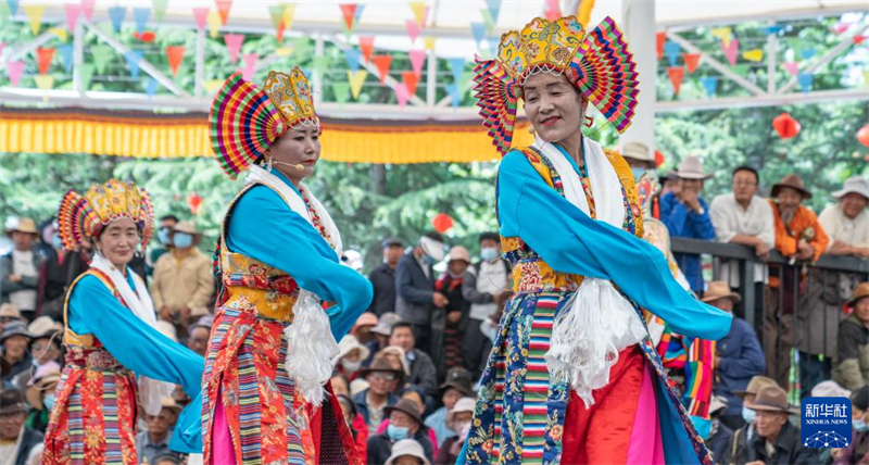 Tibetische Oper vor dem Potala-Palast aufgeführt