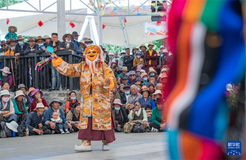 Tibetische Oper vor dem Potala-Palast aufgeführt