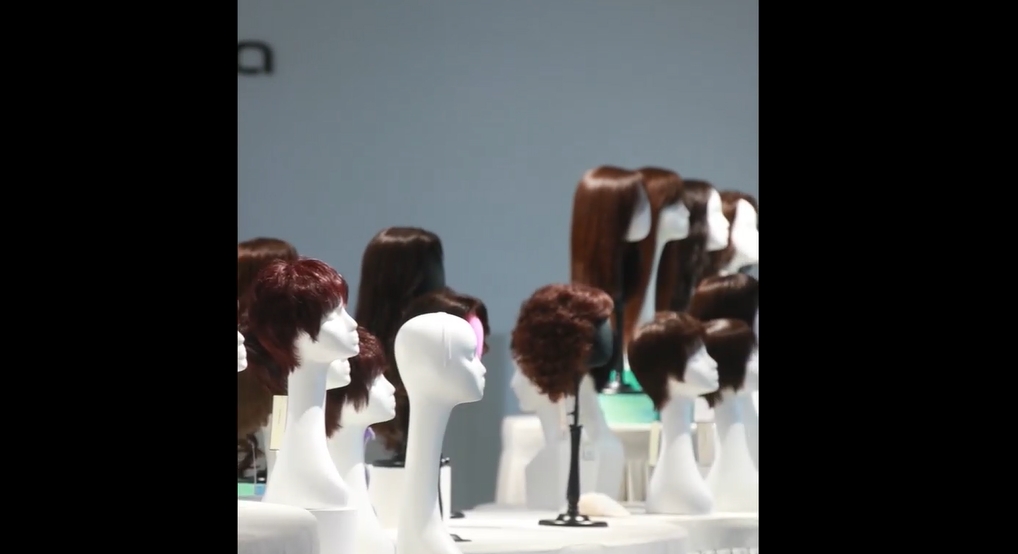  Henan: Künstliche Haarpracht dank Rebecca