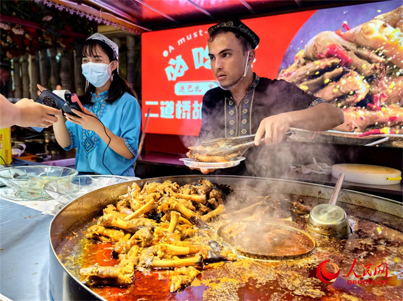 Der lebhafte Internationale Große Basar von Urumqi