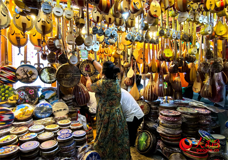 Der lebhafte Internationale Große Basar von Urumqi