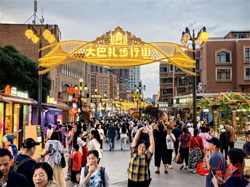 Der lebhafte Internationale Große Basar von Urumqi