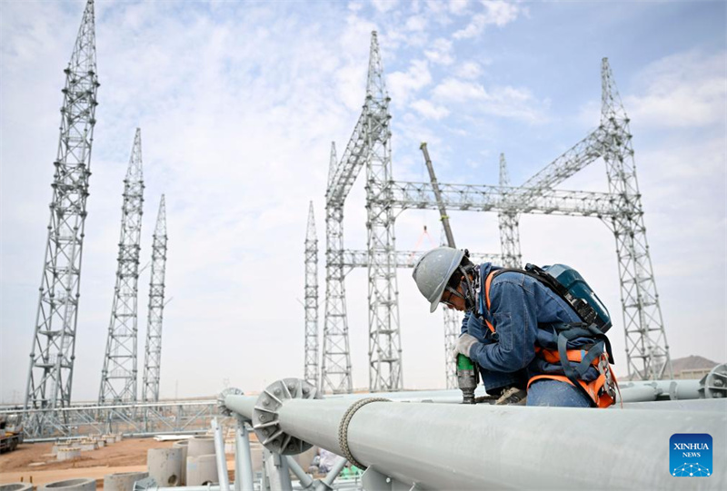 Stromrichterstation Zhongning im nordwestchinesischen Ningxia im Bau