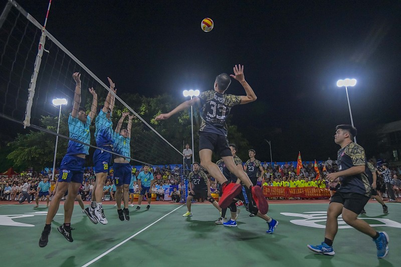 Beliebte Dorf-Volleyball-Liga von Hainan zieht Auslandschinesen an