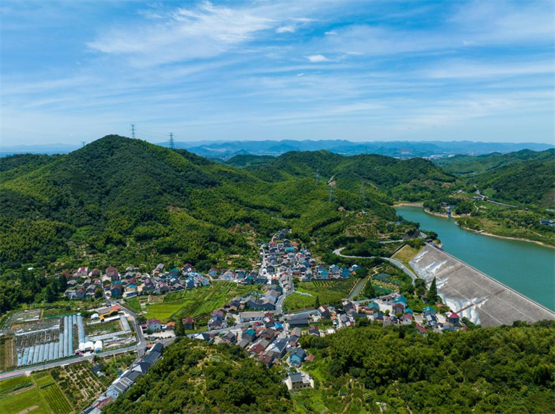 Deutscher Barista betreibt Café in malerischem Dorf in Ostchina