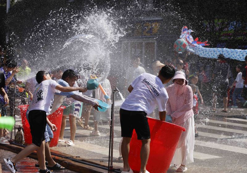 Sommerspaß mit Wasserdrachen