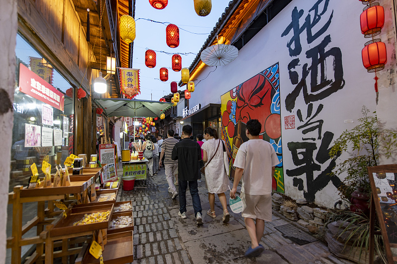 Nachtmarkt im antiken Stil fördert den Tourismus in Zhejiang