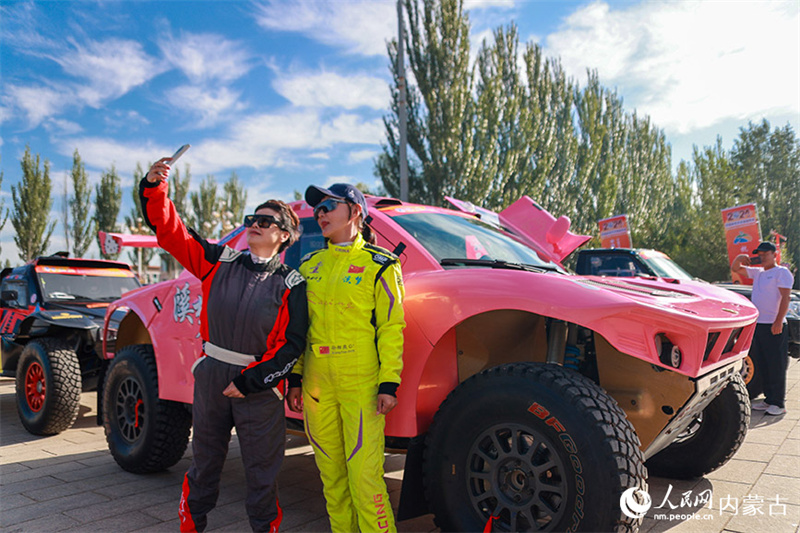 Kubuqi-Wüstenrallye 2024 und Etappe der China Autocross Rally Championship im Banner Hangjin in China eröffnet