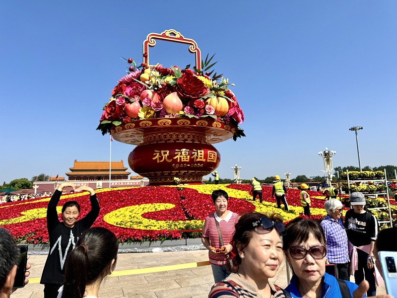 Festliches Blumenarrangement auf Tian'anmen-Platz