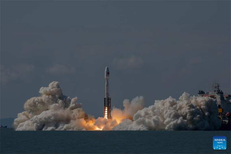 China bringt 8 Satelliten per Trägerrakete ins All