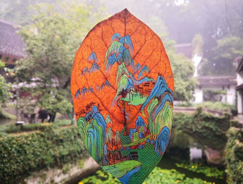 Hangzhou: Kunstwerke auf Ginkgo-Blättern